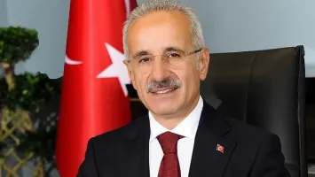 وزير النقل التركي عبد القادر أورال أوغلو