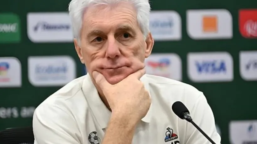 هوجو بروس المدير الفني لمنتخب جنوب إفريقيا يعلن تشكيل مواجهة منتخب مصر